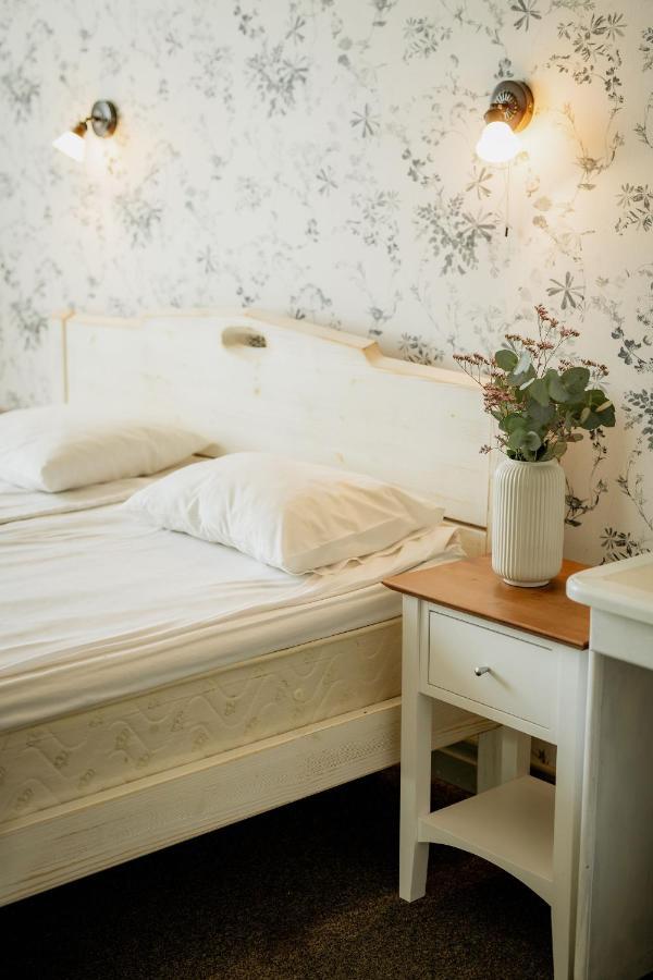 Vanalinna Boutique Hotel Kuressaare Exterior photo