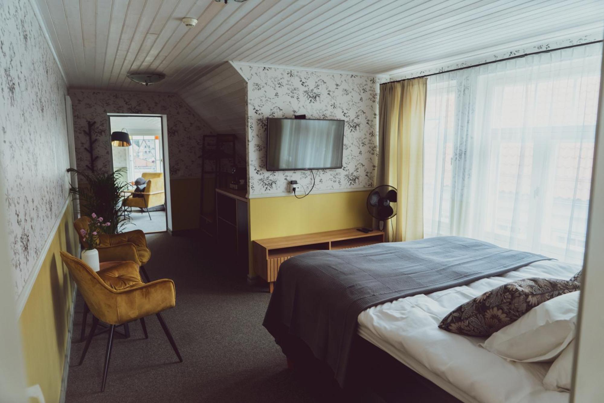 Vanalinna Boutique Hotel Kuressaare Exterior photo